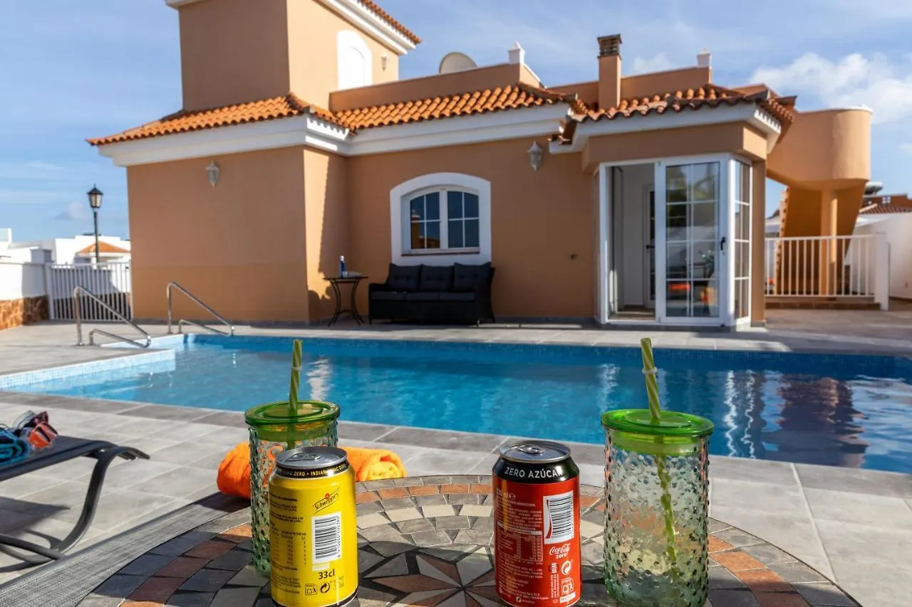 Perfect For Family Holidays With Private Pool, Near Beach And Golf- Villa Ashley Costa De Antigua Spain