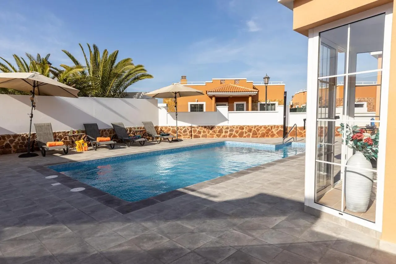 Perfect For Family Holidays With Private Pool, Near Beach And Golf- Villa Ashley Costa De Antigua Spain