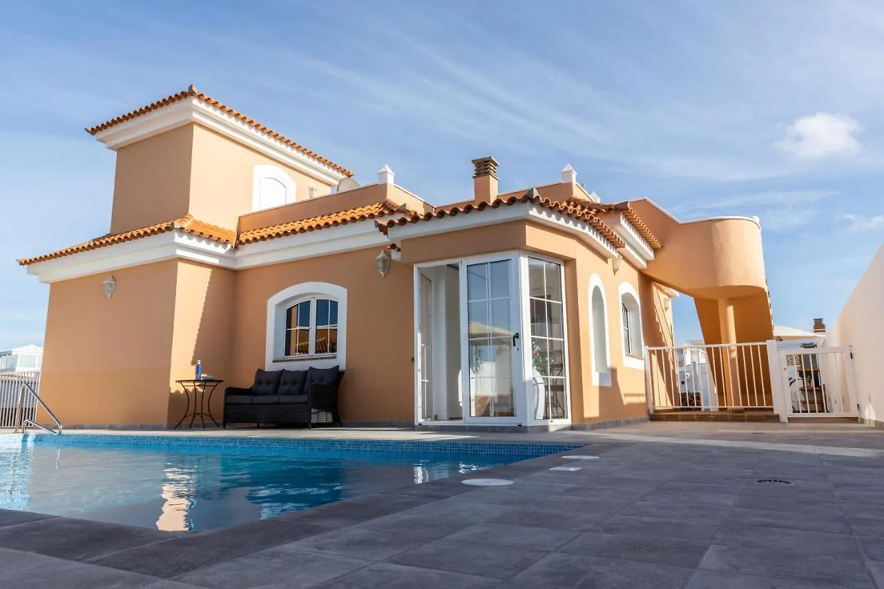 Perfect For Family Holidays With Private Pool, Near Beach And Golf- Villa Ashley Costa De Antigua Spain